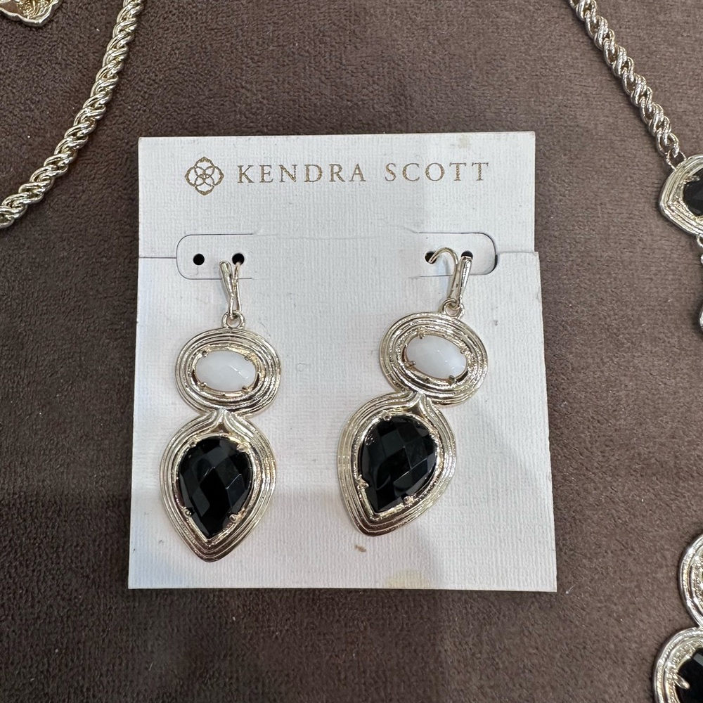 Kendra Scott Silver Black and White Necklace Set Tedi - Picture 3 of 3